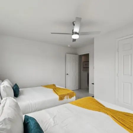 Modern Central East Austin 4Br Gem